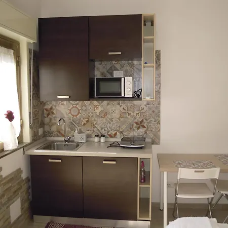 Apartament Lella's *